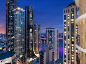 Riverview 2B2B apt in CBD w/parking, pool, gym